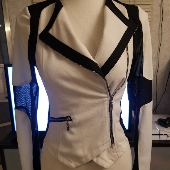 Alt. B Jackets & Blazers - Stylish blazer only worn a few times